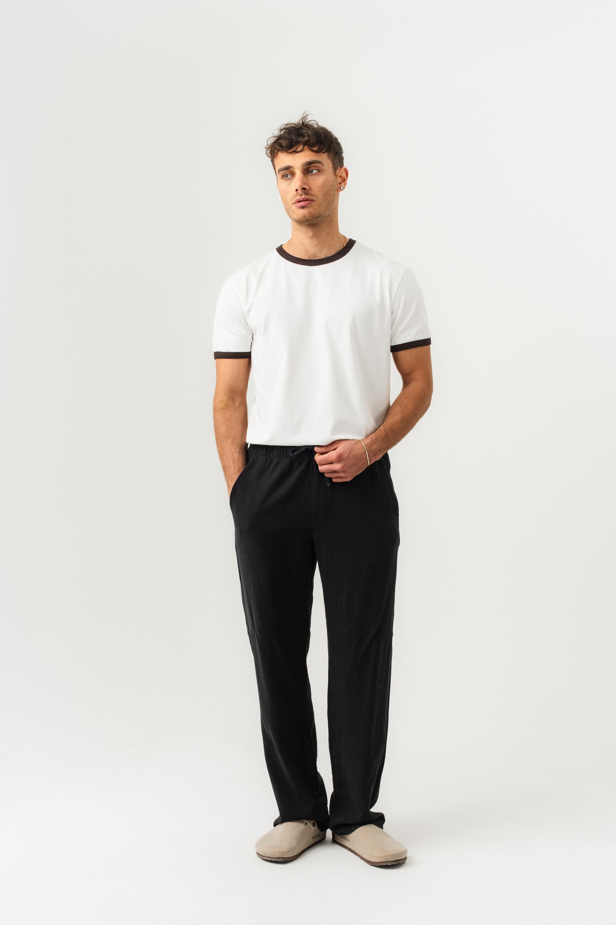 UNISEX YAKA KOL YIKAMA DETAYLI REGULAR FIT BASIC TİŞÖRT BEYAZ-KAHVE-3