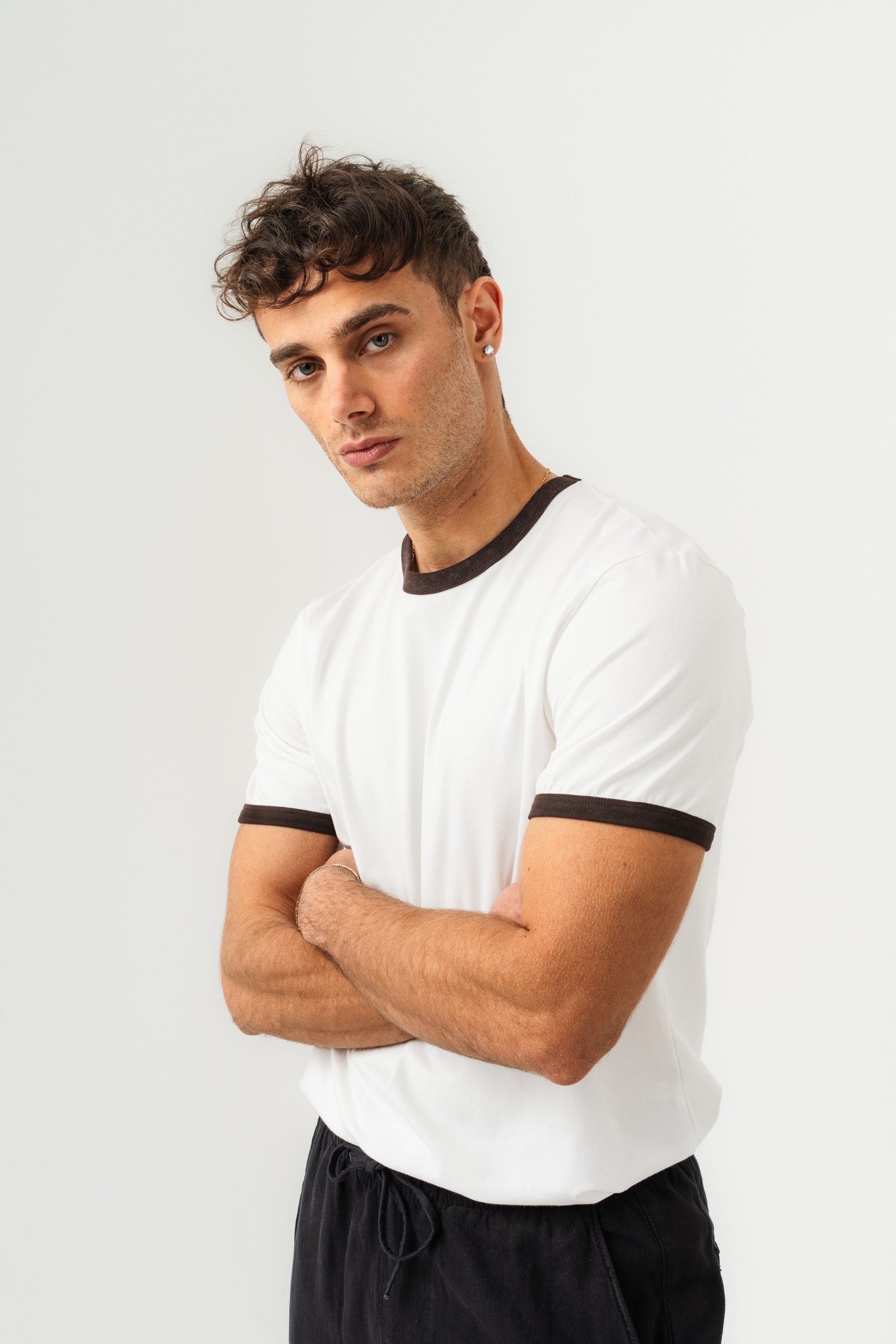 UNISEX YAKA KOL YIKAMA DETAYLI REGULAR FIT BASIC TİŞÖRT BEYAZ-KAHVE-6