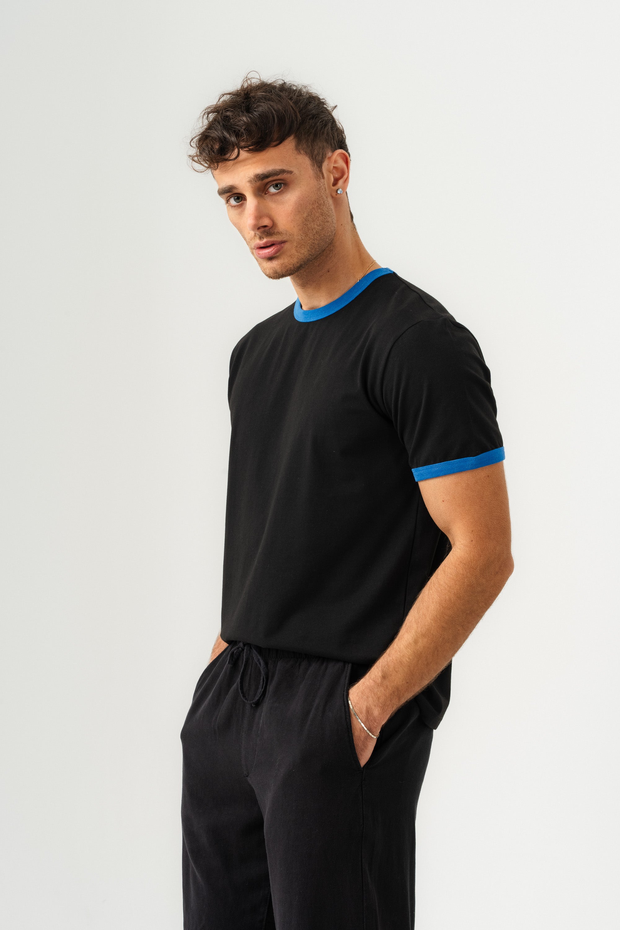 UNISEX YAKA KOL YIKAMA DETAYLI REGULAR FIT BASIC TİŞÖRT SİYAH MAVİ