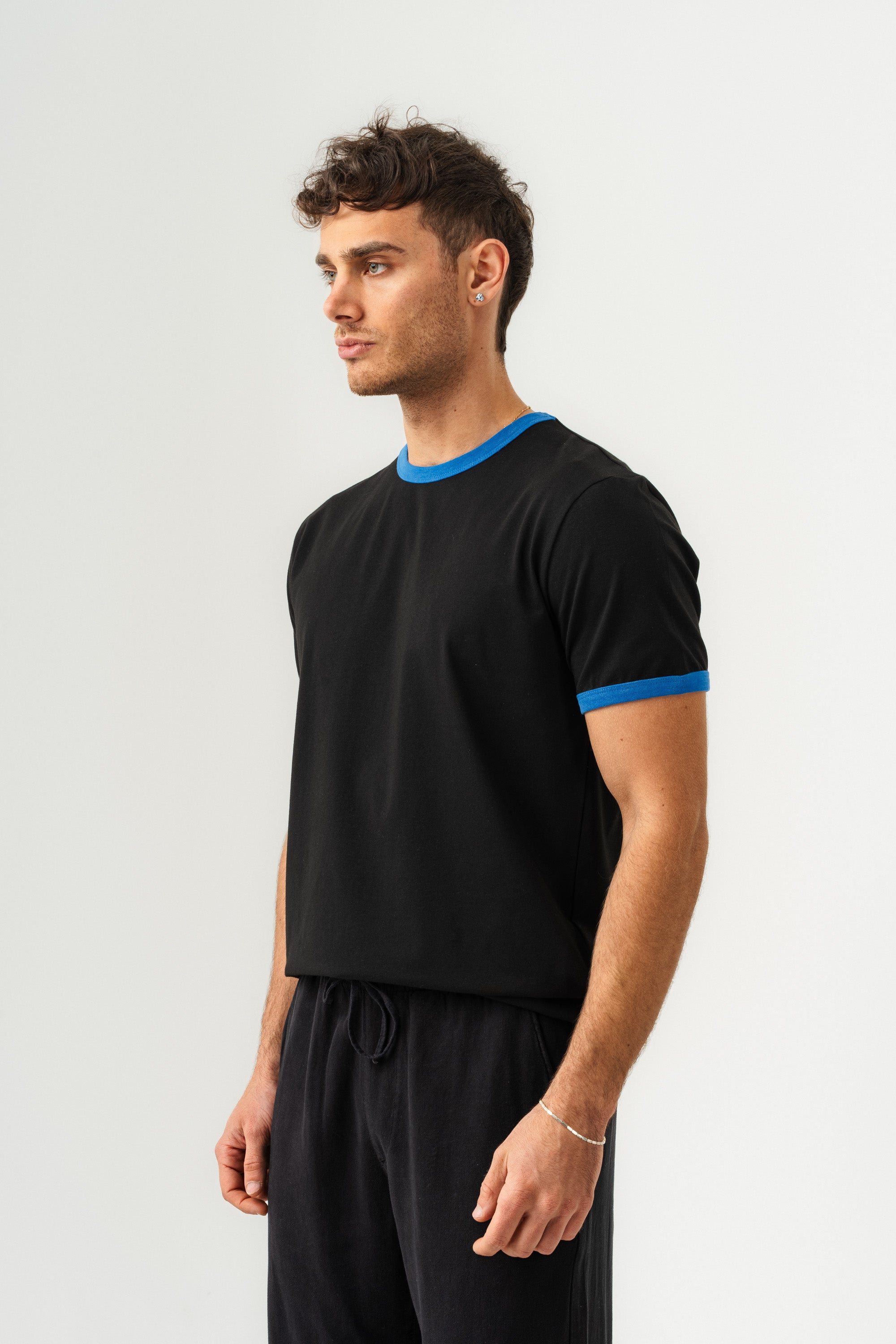 UNISEX YAKA KOL YIKAMA DETAYLI REGULAR FIT BASIC TİŞÖRT SİYAH MAVİ-3