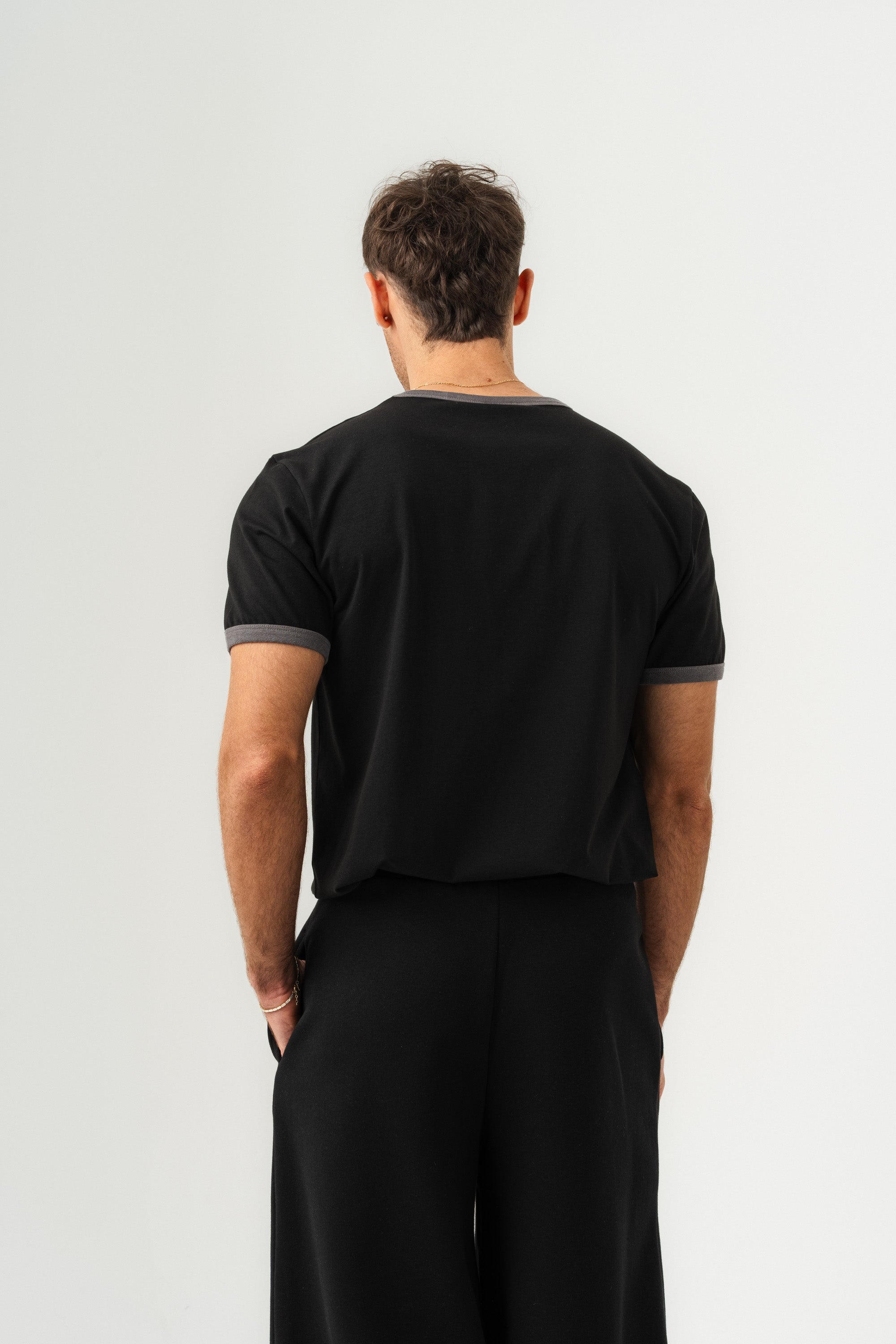 UNISEX YAKA KOL YIKAMA DETAYLI REGULAR FIT BASIC TİŞÖRT SİYAH-GRİ-2