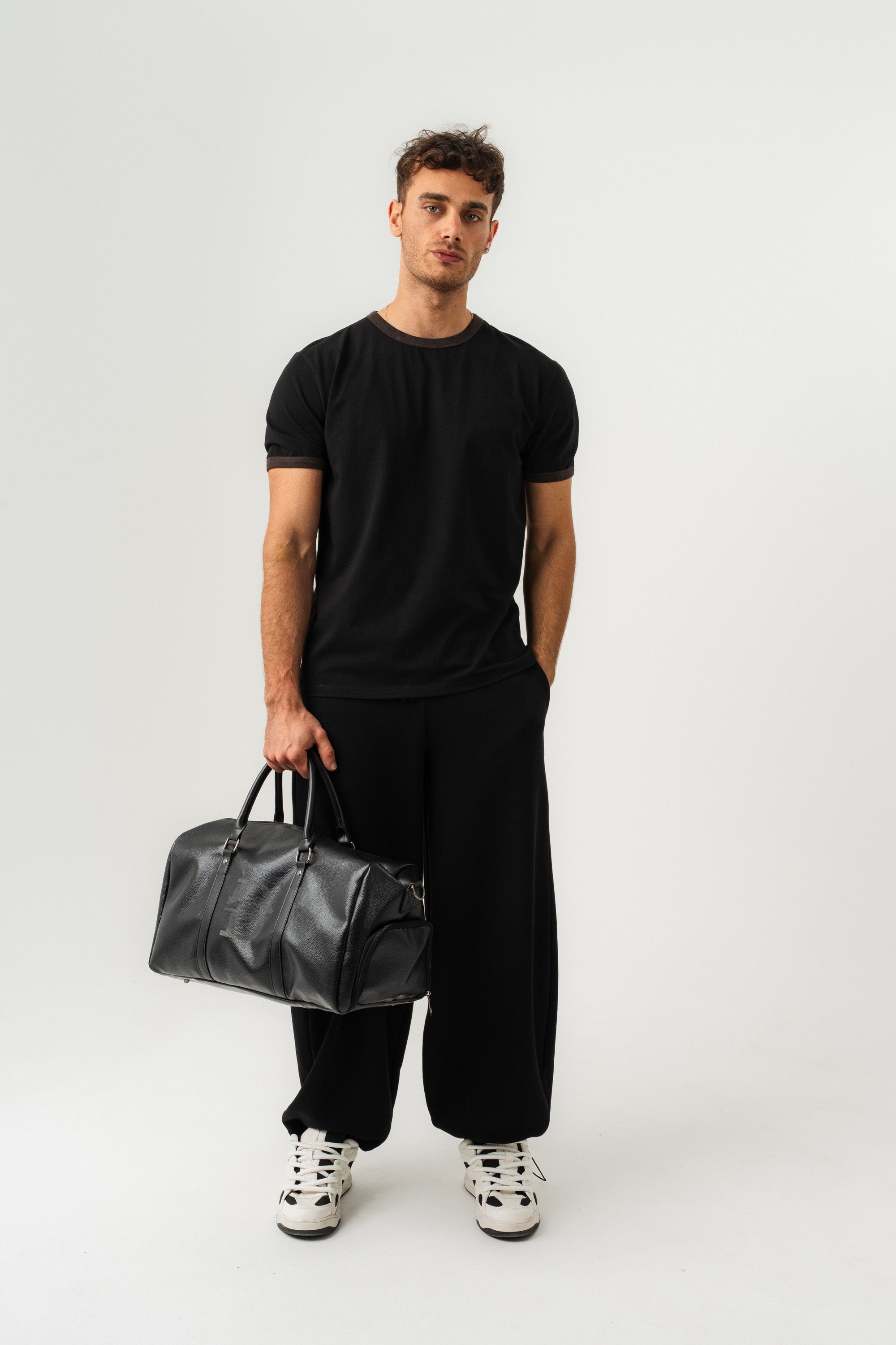 UNISEX YAKA KOL YIKAMA DETAYLI REGULAR FIT BASIC TİŞÖRT SİYAH-KAHVE