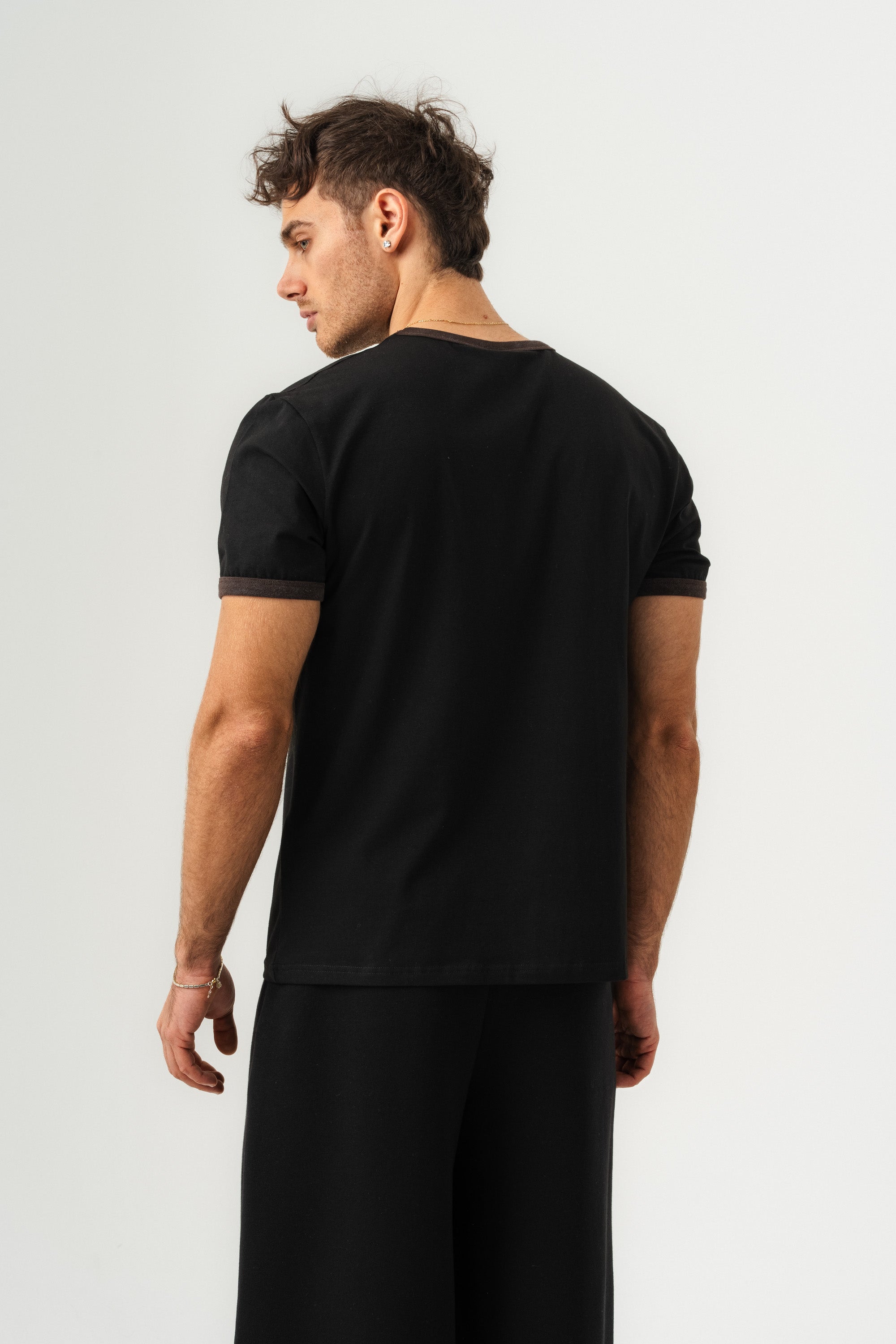 UNISEX YAKA KOL YIKAMA DETAYLI REGULAR FIT BASIC TİŞÖRT SİYAH-KAHVE-3