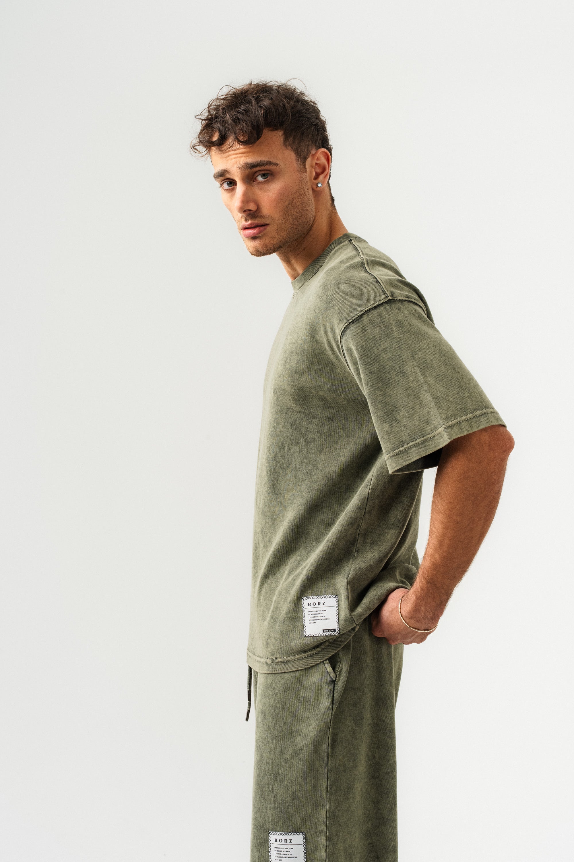 BORZ Soluk Efektli Oversize Kalıp T-shirt ve Şort Takımı-4