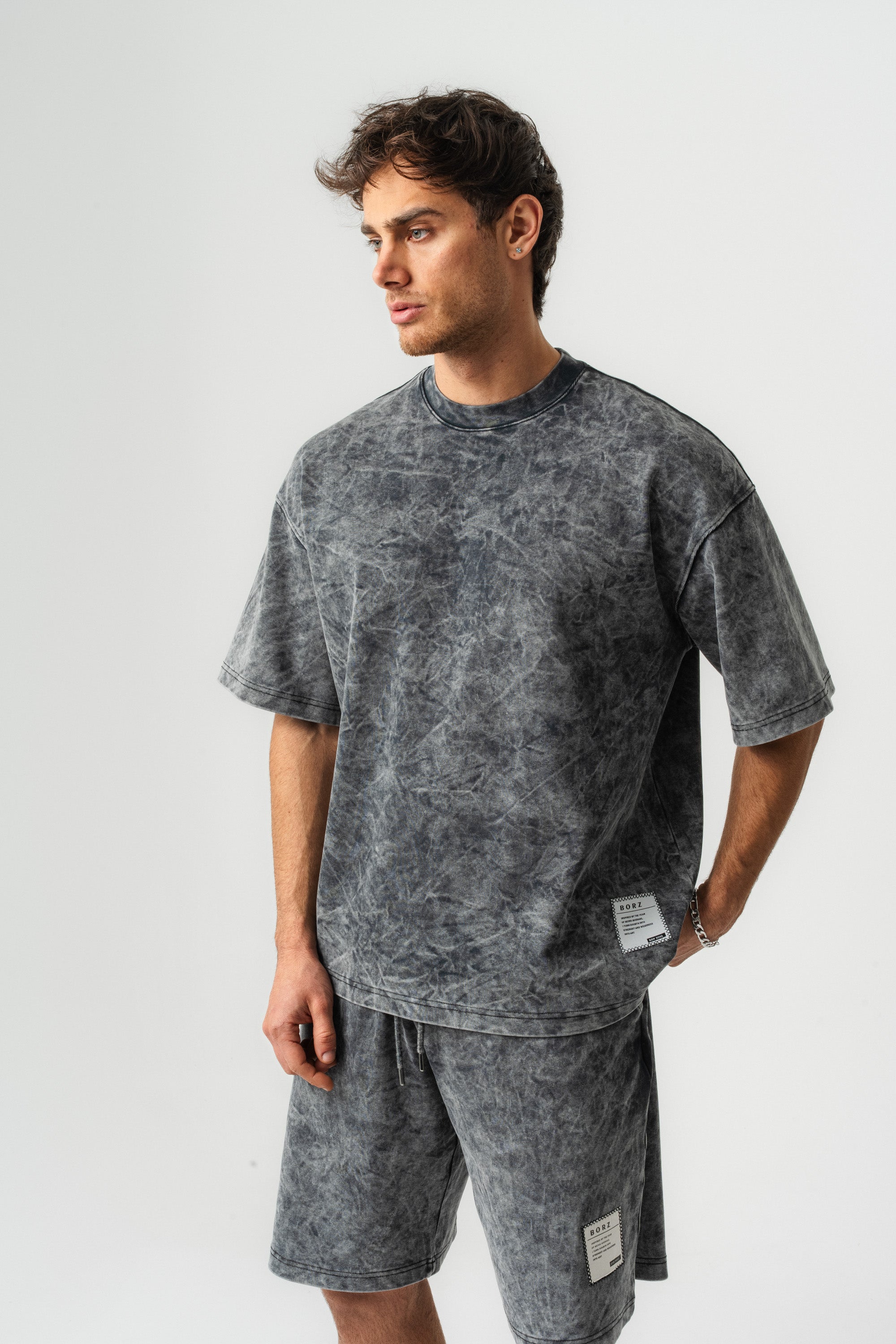 BORZ Soluk Efektli Oversize Kalıp T-shirt ve Şort Takımı - Siyah